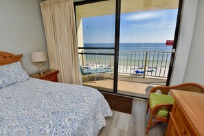 3 bedrooms, iron/ironing board, free WiFi, bed sheets - Beachfront condo with multiple beach views (Gulf Shores)