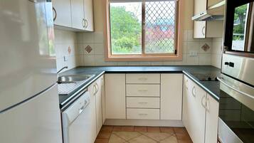 Micro-ondes, lave-vaisselle