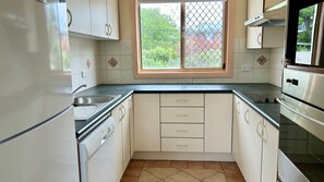 Microwave, dishwasher - POINT BRINER 6 - MODERN FAMILY UNIT, GREAT VIEWS (South West Rocks)