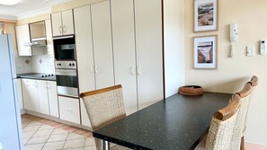 Dining - POINT BRINER 6 - MODERN FAMILY UNIT, GREAT VIEWS (South West Rocks)