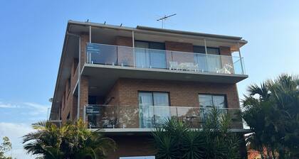 WOODY WONDER UNIT 1 - PARK VIEWS WITH AIRCONDITIONING