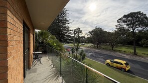 Terrace/patio - WOODY WONDER UNIT 1 - PARK VIEWS WITH AIRCONDITIONING (South West Rocks)