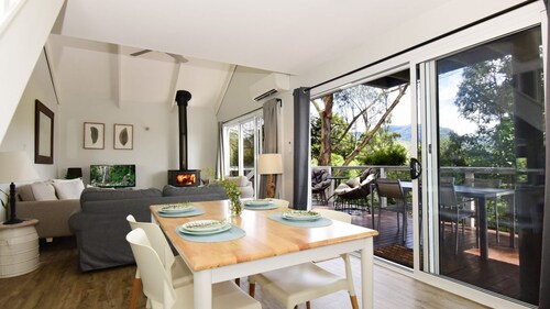 Treetops - Three bedroom home with great views, in the village!