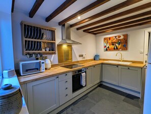 Fridge, microwave, oven, stovetop - Charming,  cosy cottage. Family and dog friendly. (Hartley)