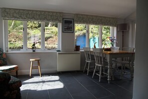 Dining - Charming,  cosy cottage. Family and dog friendly. (Hartley)