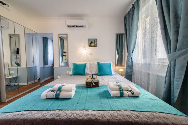 1 bedroom, desk, iron/ironing board, WiFi