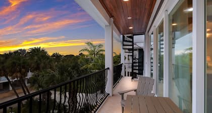 Beach View Retreat! 5BR Home with Pool, Spa, Rooftop Deck and Walk to Beach