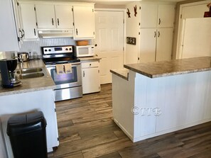 Private kitchen - 3 Bedroom/2 Bath Cottage with Pier on Mobile Bay. Two separate guest areas  (Fairhope)
