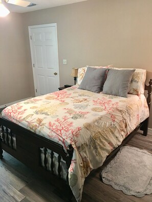 2 chambres, bureau, fer et planche à repasser, accès au Wi-Fi (inclus)