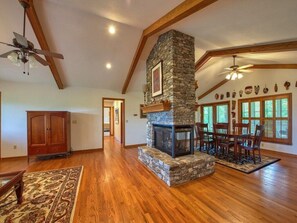 Interior - The Perch - 3 BR, 3 BA One Level Home, Panoramic Long-Range Mountain View (Waynesville)