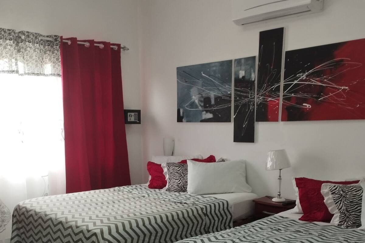 1 habitación, minibar y caja de seguridad en la habitación