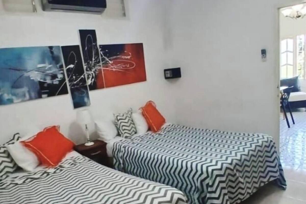 1 habitación, minibar y caja de seguridad en la habitación
