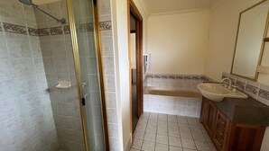 A bathroom with a shower, bathtub, and sink. - CARRINGTON TERRACE 4 - CLOSE TO FRONT CREEK BEACH ACCESS (South West Rocks)
