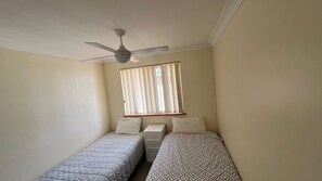 3 bedrooms - CARRINGTON TERRACE 4 - CLOSE TO FRONT CREEK BEACH ACCESS (South West Rocks)