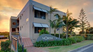 A modern building with a sign reading "NORTH". - Little Ripple- Perfect couple retreat (South West Rocks)