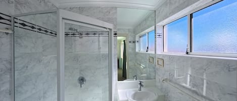 Bathtub