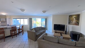 TV, DVD player - OCEANSHORES 18 LOVELY THREE BEDROOM UNIT CLOSE TO TOWN (SOUTH WEST ROCKS)