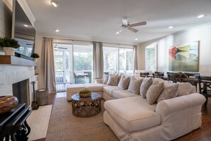 Smart TV, fireplace, stereo