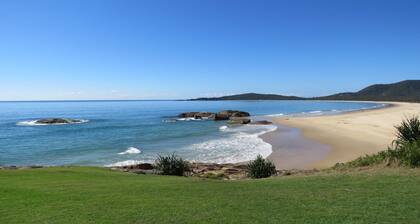 NORTHPOINT UNIT 6 - 100 METRES TO THE BEACH