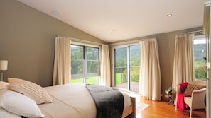 5 bedrooms, bed sheets