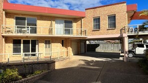 Exterior - OCEANSHORES 6- LOVELY 2 BEDROOM AIR CON UNIT (South West Rocks)