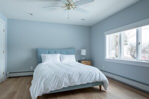 6 bedrooms, iron/ironing board, WiFi, bed sheets