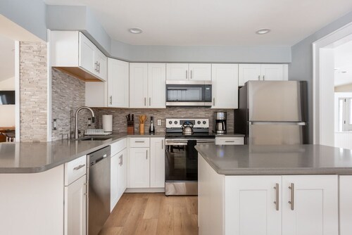 Ski Mountain Chalet w/ Hot tub, Fireplace, Game Room -Windham Mountain