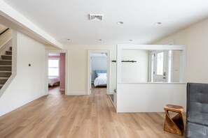 6 habitaciones, tabla de planchar con plancha, wifi y ropa de cama 