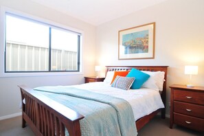 4 bedrooms, travel cot, Internet