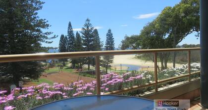 POINT BRINER UNIT 3 - THREE BEDROOM WITH MAIN BEACH VIEWS