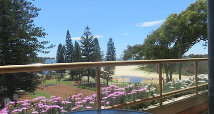 POINT BRINER UNIT 3 - THREE BEDROOM WITH MAIN BEACH VIEWS