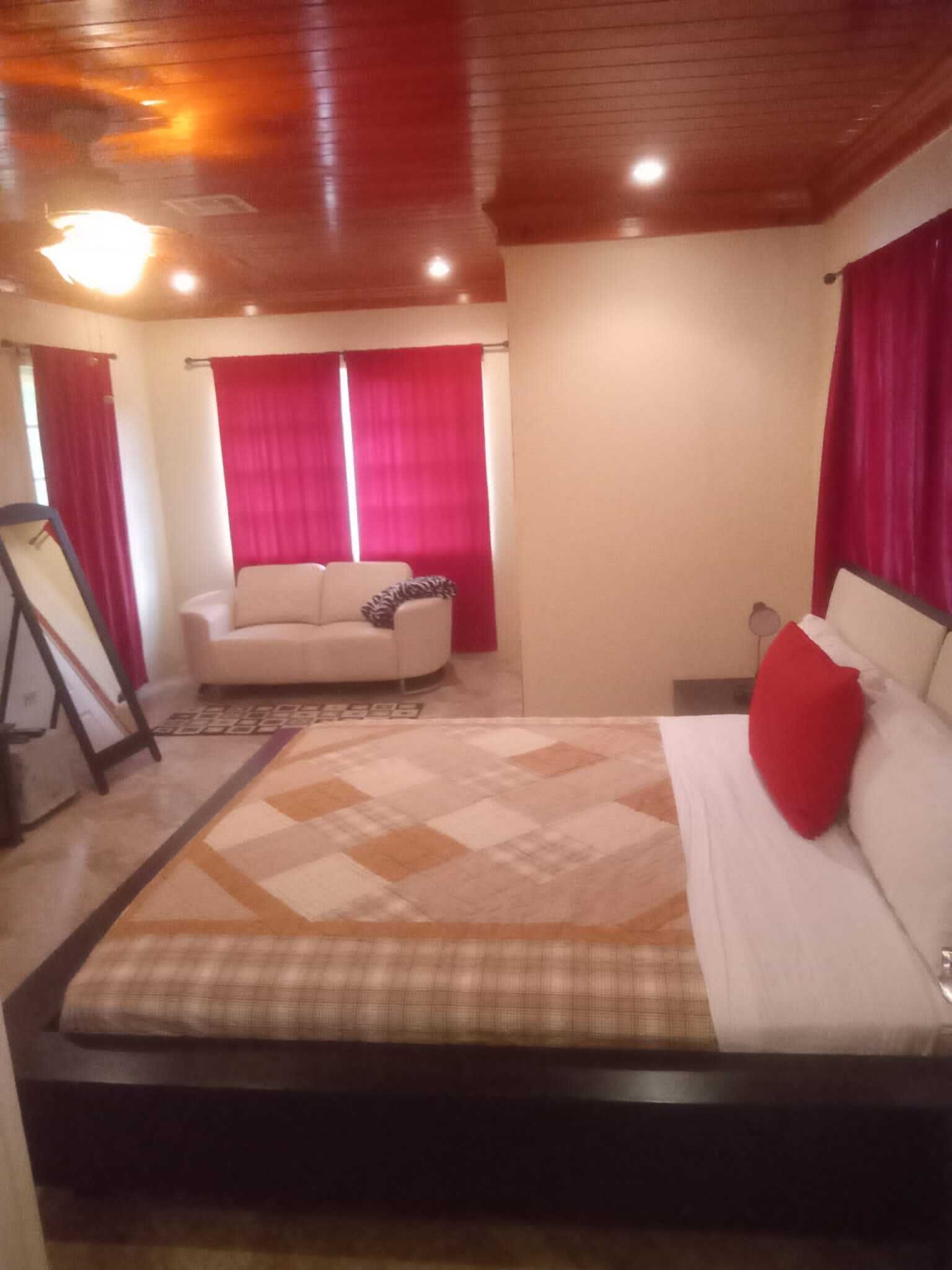 3 室のベッドルーム、セーフティボックス (室内)、WiFi、ベッドシーツ