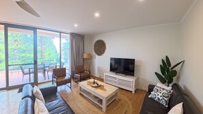 TV, DVD player - TRADEWINDS 3 - HORSESHOE BAY VIEWS (South West Rocks)