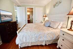 3 bedrooms, iron/ironing board, free WiFi, bed sheets - Updated beachfront condo with in/out pools (Gulf Shores)