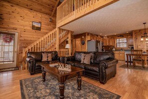 Een televisie, een open haard, videogames en een dvd-speler