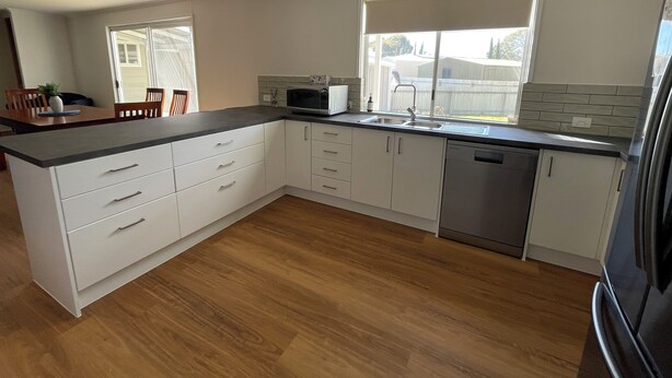 Unclassified image, 1 of 18, button - This large holiday home is fully equipped with everything you will need. (Robe)