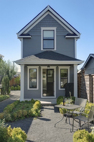 In the Heart of Downtown Carlton - Luxury Cottage for Two 🍷