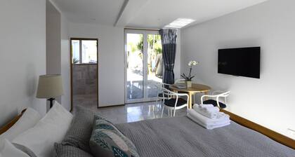 Cockle Lane Beach Studio Two - a beachside getaway, just for you