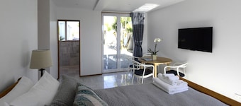 Cockle Lane Beach Studio Two - a beachside getaway, just for you