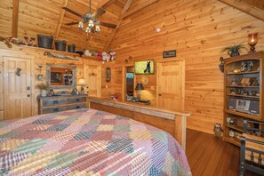2 bedrooms, iron/ironing board, free WiFi, bed sheets - Night Moves Over The Smokies: Mountain Views, Top Amenities, Private, near Gatlinburg & Pigeon Forge (Sevierville)
