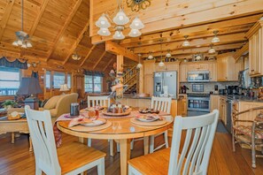 Dining - Night Moves Over The Smokies: Mountain Views, Top Amenities, Private, near Gatlinburg & Pigeon Forge (Sevierville)