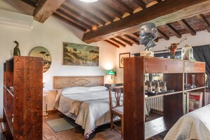1 bedroom, desk, iron/ironing board, free WiFi