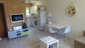 Unclassified image, 4 of 8, button - TRAVELLERS PALMS UNIT 4 - ONE BEDROOM GREAT LOCATION (South West Rocks)