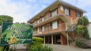 Unclassified image, 2 of 8, button - TRAVELLERS PALMS UNIT 4 - ONE BEDROOM GREAT LOCATION (South West Rocks)