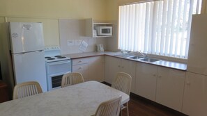 Fridge, microwave - Cabenay Unit 2 (South West Rocks)