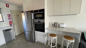 Refrigerador y microondas 