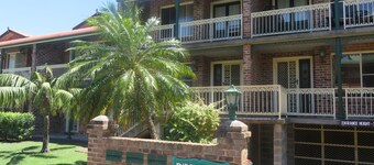 BIRCHGROVE 3 - 400 METRES TO BEACH