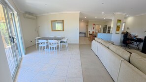 Dining - FRONT CREEK UNIT 2 - WATERFRONT LUXURY (South West Rocks)