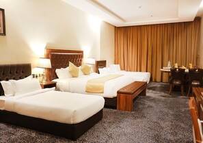 Junior-Suite | Minibar, Zimmersafe, Schreibtisch, laptopgeeigneter Arbeitsplatz