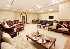 Royal Suite, 3 Bedrooms | Living area - Karam Al Balad Hotel (Jeddah)